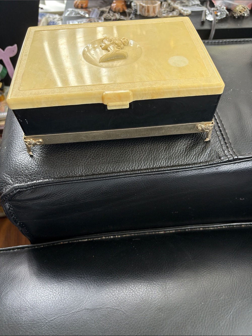 Vintage Mid Century Lion Cameo Trinket Box - Picture 2 of 10
